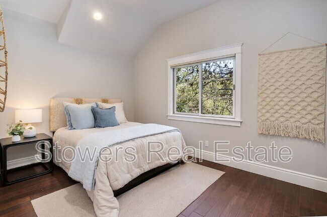 Building Photo - 775 Kirkcrest Rd