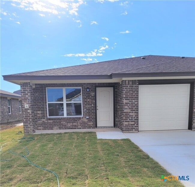 Building Photo - 1810 Castroville Trl