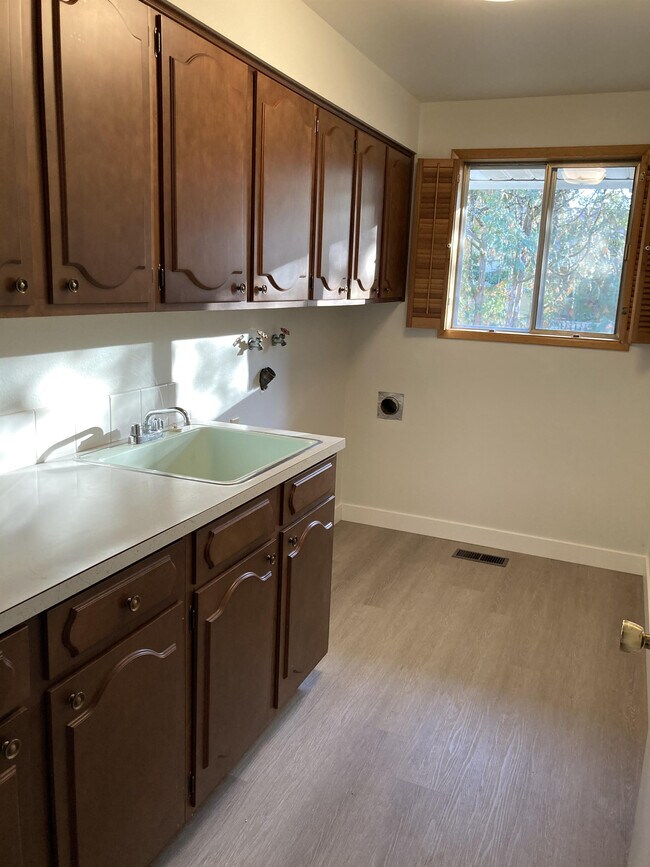 Building Photo - 7190 Los Verdes Dr