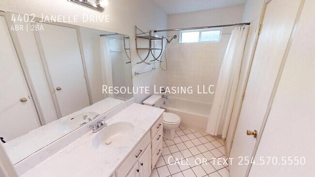Building Photo - 4402 Janelle Dr