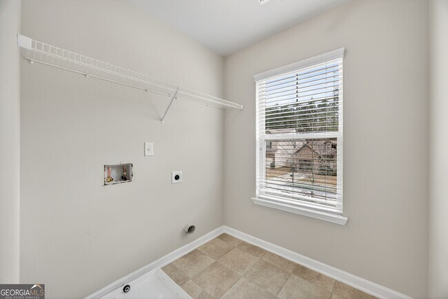 Building Photo - 4497 Ravenwood Dr