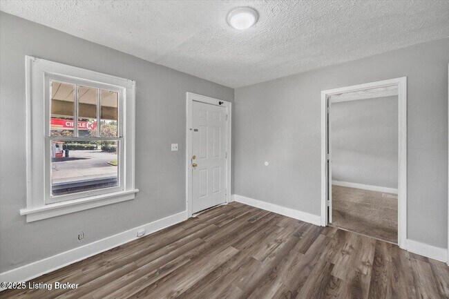 Building Photo - 221 W Woodlawn Ave