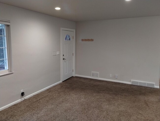 Building Photo - Coming Soon!! Stunning Bonneville Hills 3b...