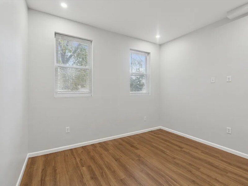 Building Photo - 1211 W Cambria St