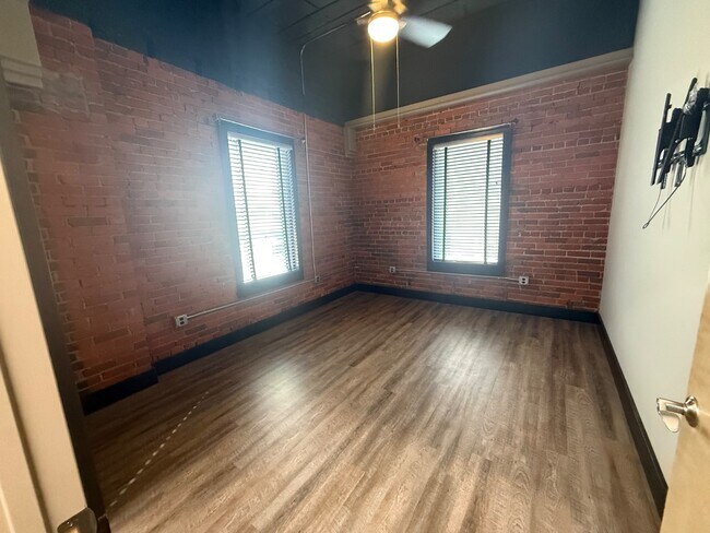Building Photo - 313 Cherokee St