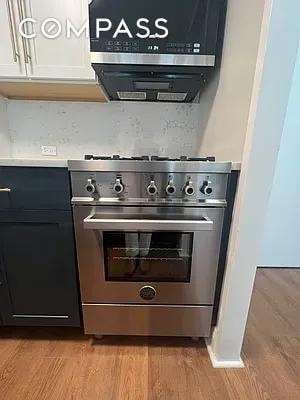 Building Photo - 250 W 90th St