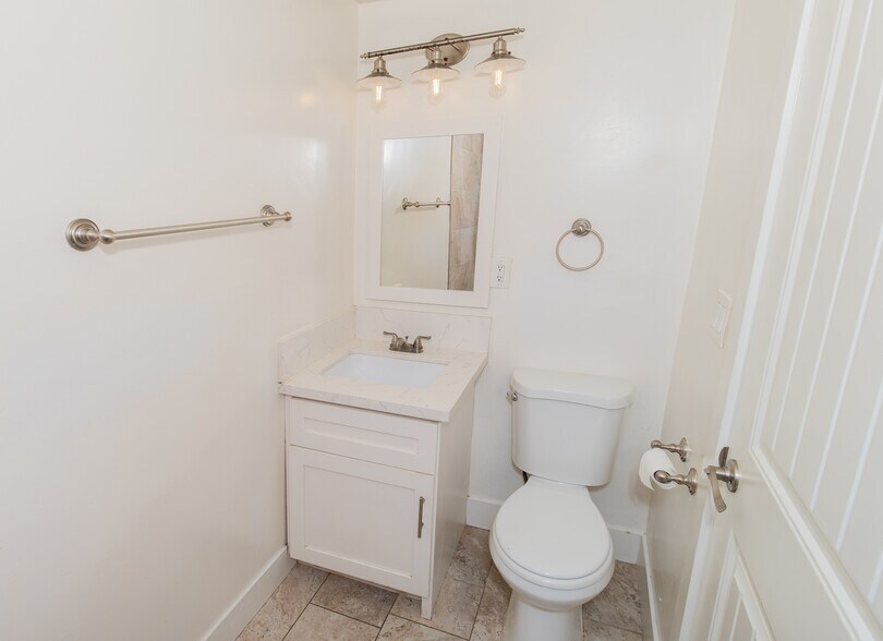 Building Photo - 603 Sunset Dr