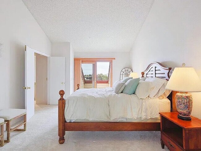 Building Photo - 2241 Vista del Mar