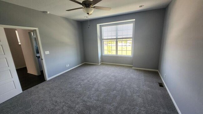 Building Photo - Newly constructed Maintenance provided 3 bed 2.5 bath