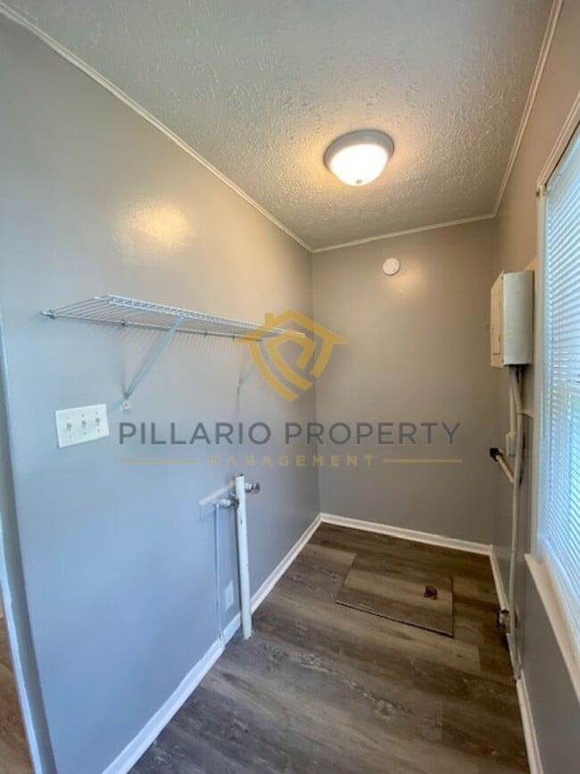 Building Photo - Minutes to the Indy 500 Track, 2 Bedroom, ...