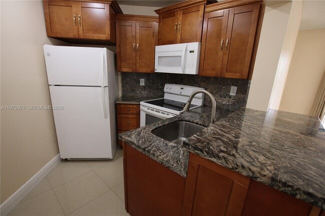 Building Photo - 690 W Park Dr