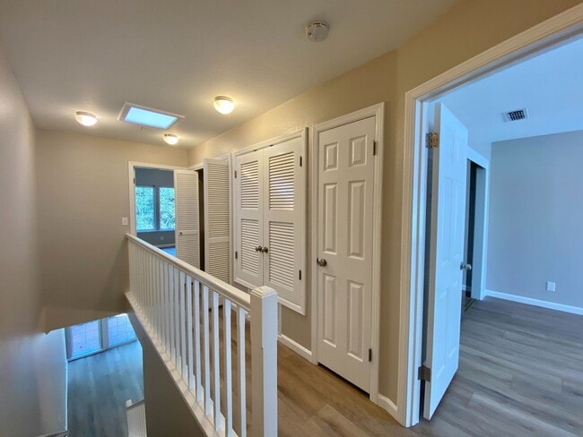 Building Photo - Updated 2 Bed 2 Story Napa Valley Club Con...