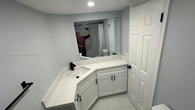 Building Photo - 1701 NE 191st St