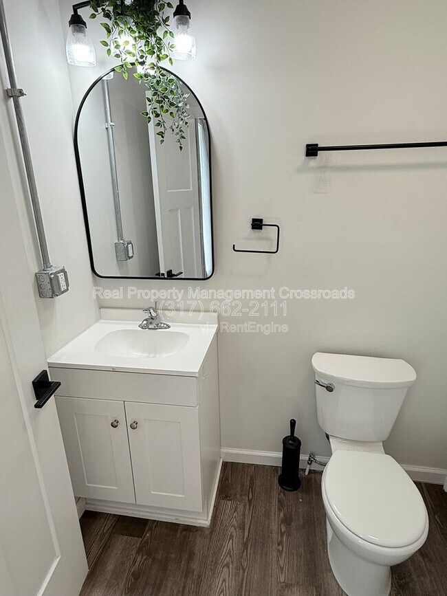 Building Photo - 104 E Main St