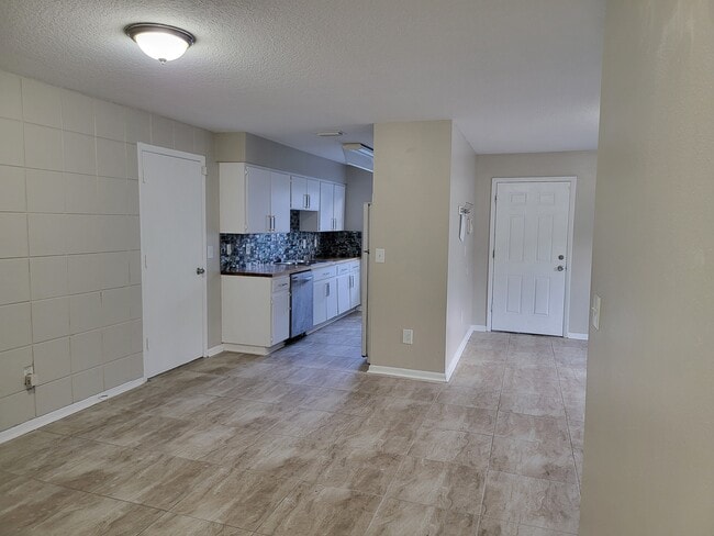 Building Photo - E9th