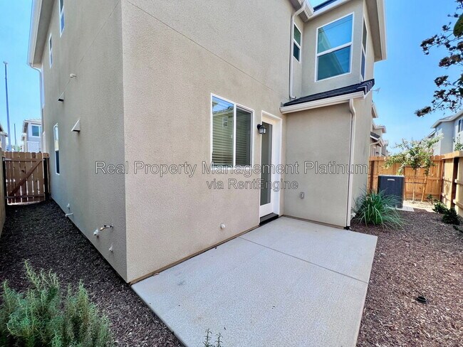 Building Photo - 1533 Vintage Ln