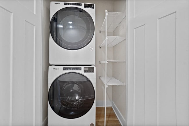 Building Photo - 116 Eiche Dr