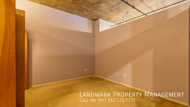 Building Photo - 6 S Laflin St