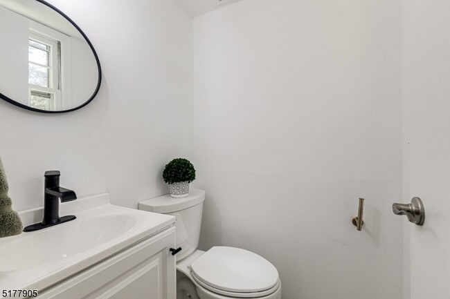 Building Photo - 50 Colonial Way