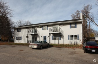 Building Photo - 713 Maple St