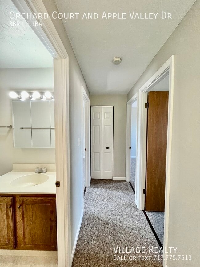 Building Photo - 302 Orchard Ct