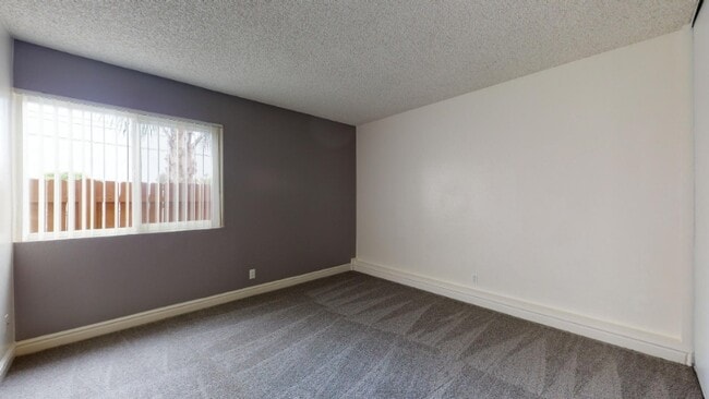 Building Photo - 180 Canyon Dr