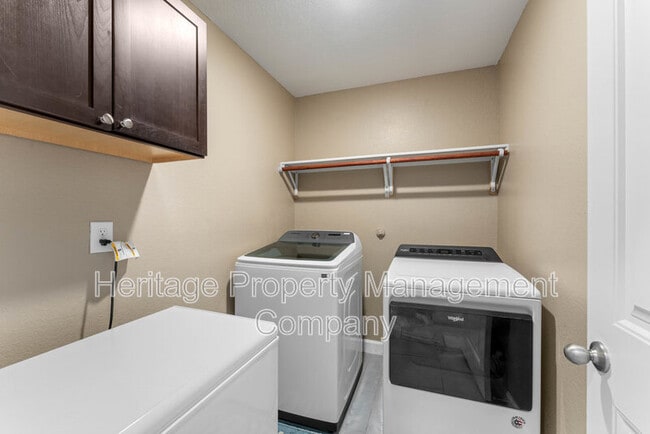 Building Photo - 829 Margay Lp