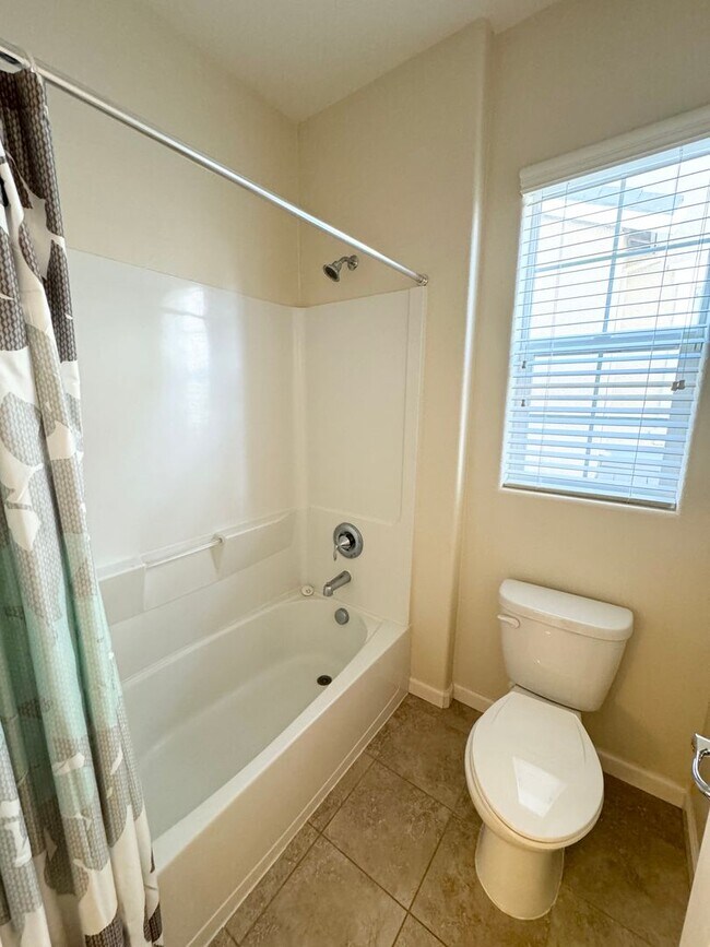 Building Photo - Perfect Shape Single Family Home in Dublin Hills