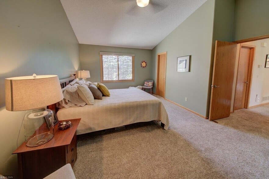 Building Photo - 6936 Lake Terrace E