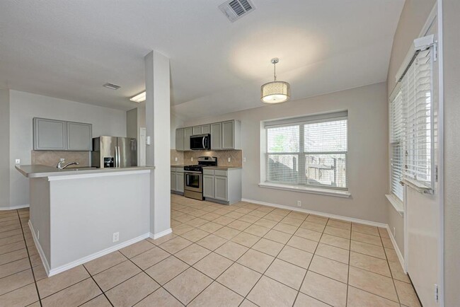 Building Photo - 2308 John Tee Dr