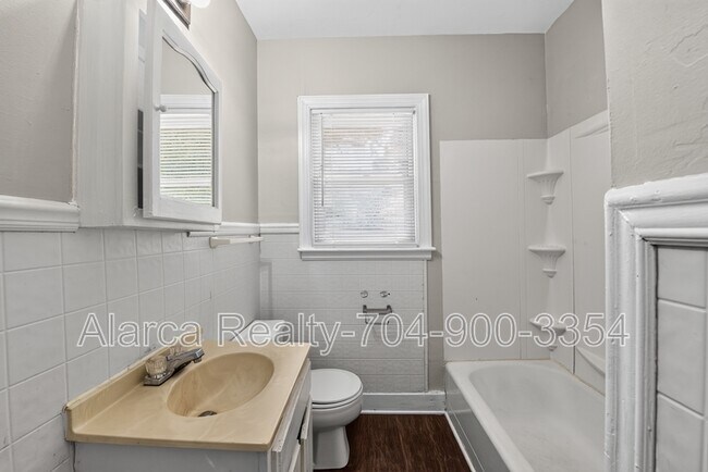 Building Photo - 1007 Green Cir Dr