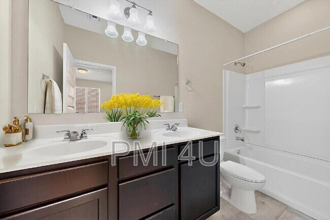 Building Photo - 7110 Overview Rd NE