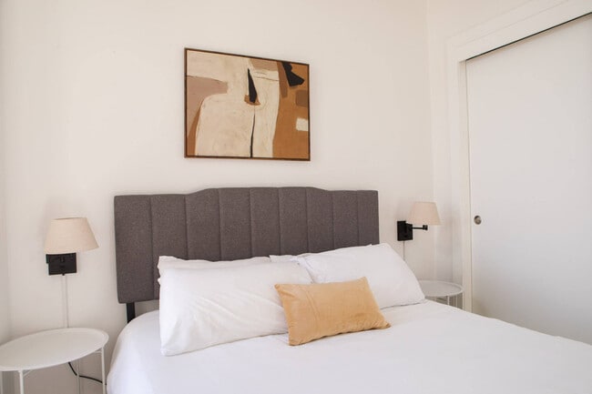 Building Photo - 550 W Juneau Ave