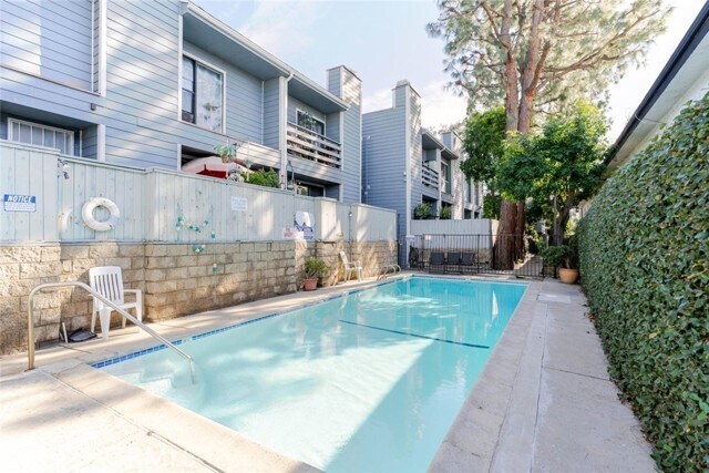 Building Photo - 15113 Saticoy St