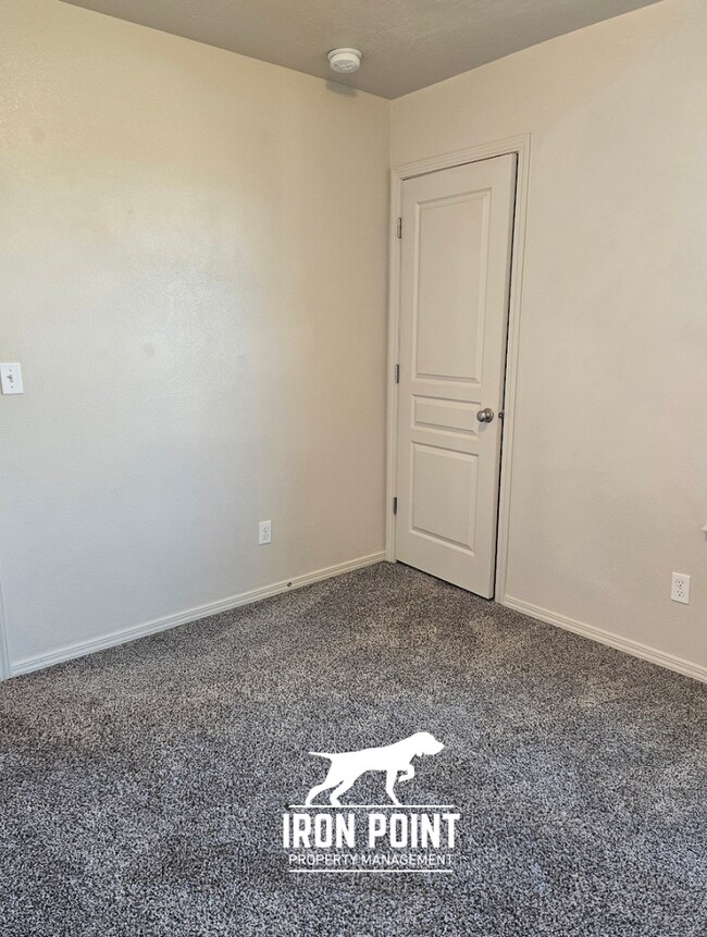 Building Photo - 1/2 off First Full Month! 3bed/2.5 bath ho...