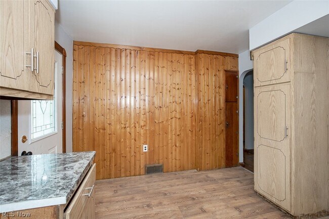 Building Photo - 12010 Longmead Ave