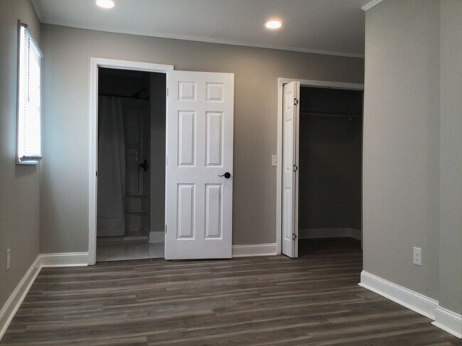 Building Photo - MOVE-IN SPECIAL! $250 off 1st full month's rent with move-in by 3/31/26!!!