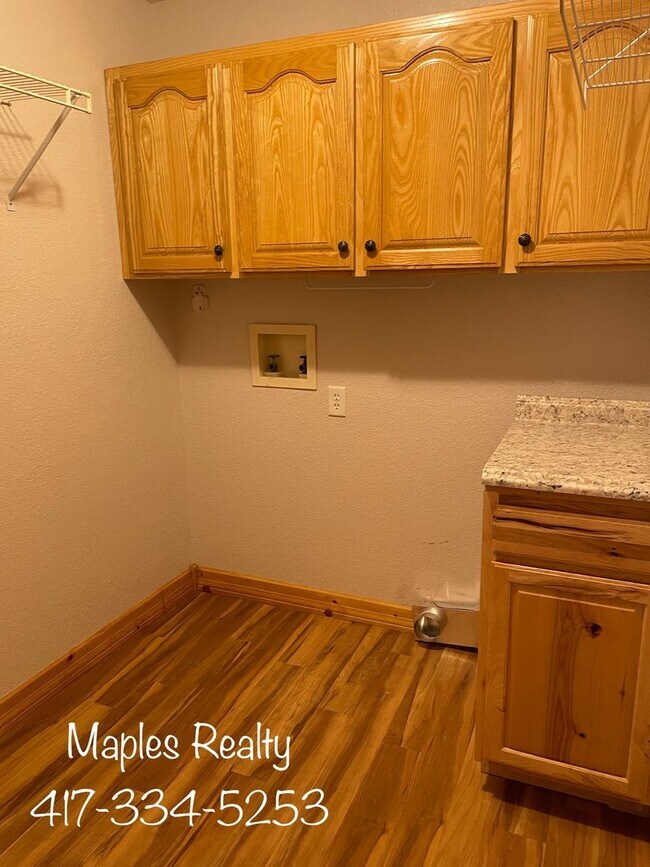 Building Photo - VERY NICE 3 bedroom home in Branson, MO fo...