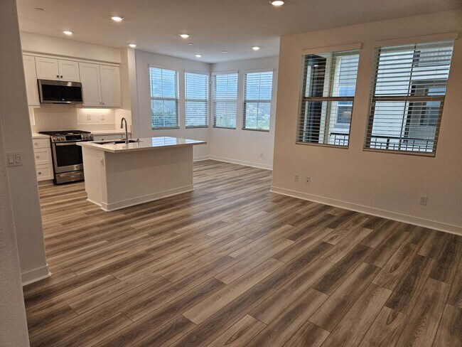 Building Photo - 1200 Lasso Way