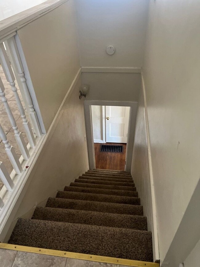 Building Photo - 7613 Van Buren Ave