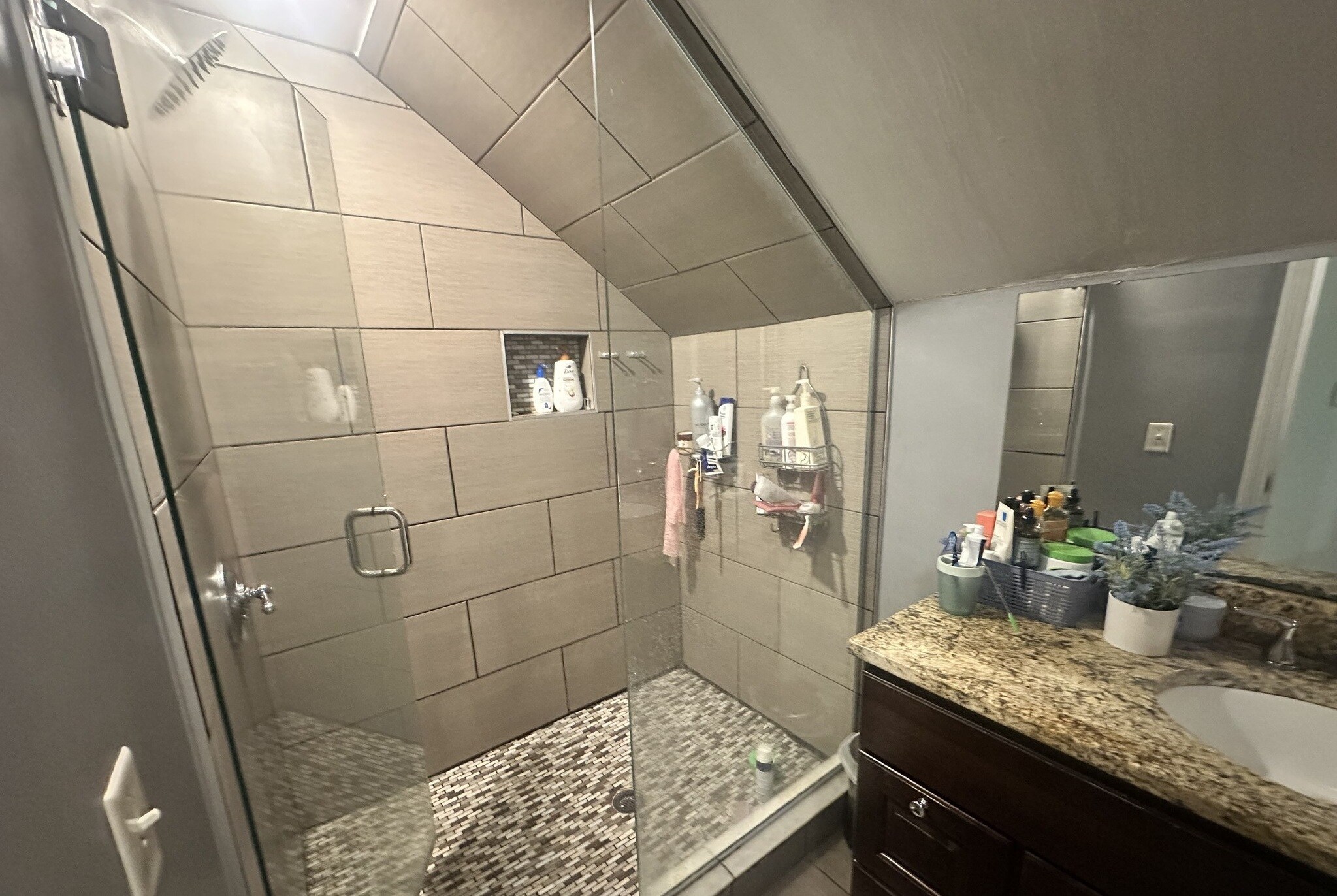 Building Photo - 31 Iroquois St