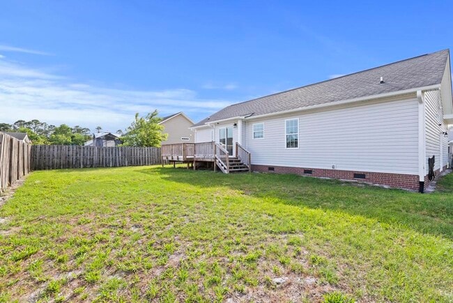 Building Photo - 301 Pine Ridge Ln