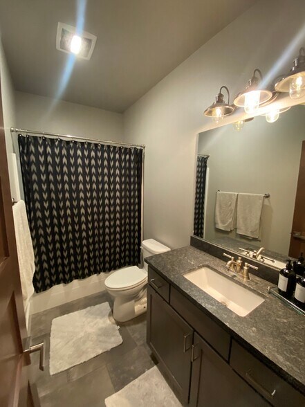 Building Photo - 3319 S 26th Ave