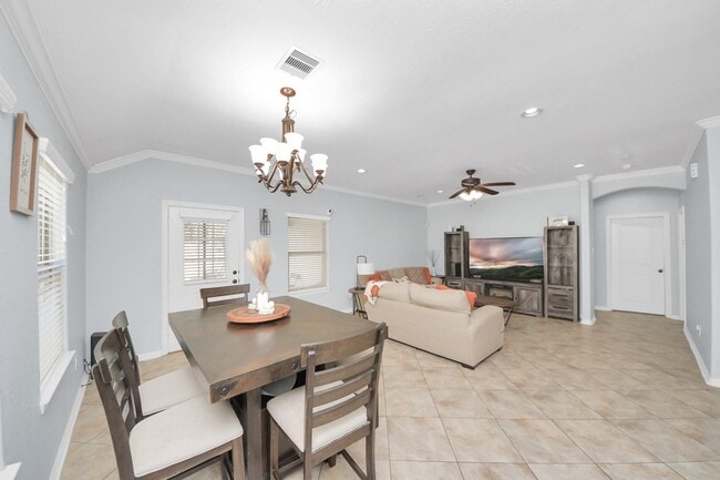 Building Photo - 6714 Albion Cresent Dr