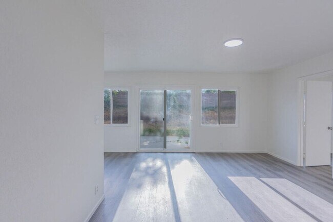 Building Photo - 45462 3rd St E