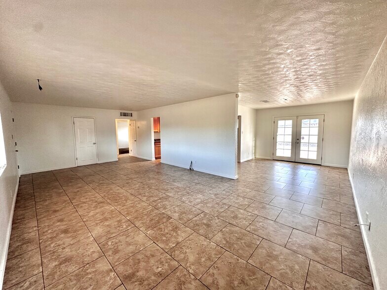 Primary Photo - 1351 W 10th St