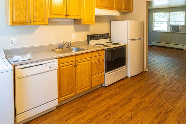 Building Photo - 2396 S Linden Ct
