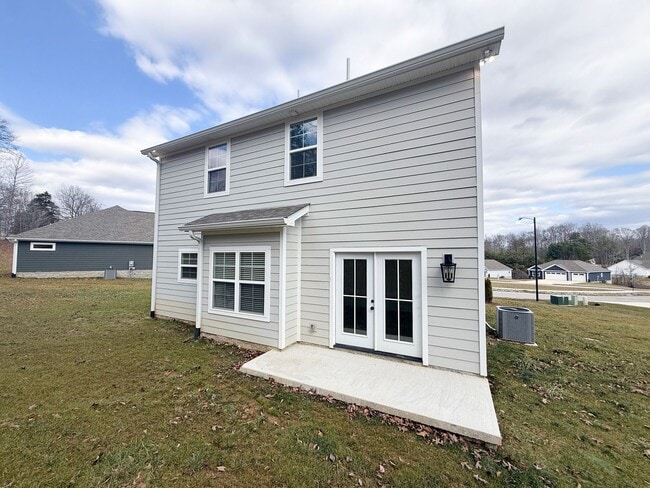 Building Photo - 3 Bedroom Home with 2 Car Garage and Resort Style Pool Access