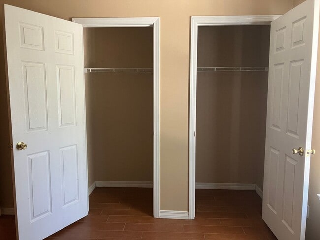 Building Photo - Two Bedroom Unit in Bustling 9 Mile Area i...