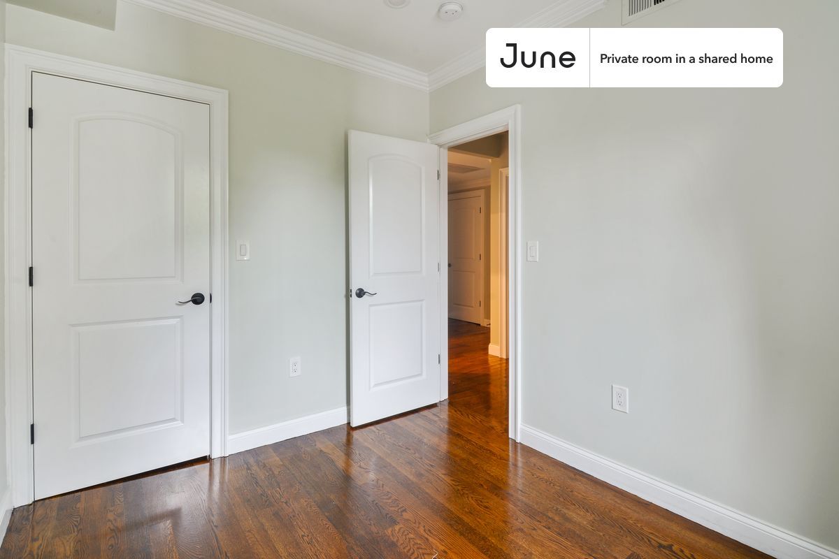 Building Photo - Room in Shared 5 bed/1.5 bath home